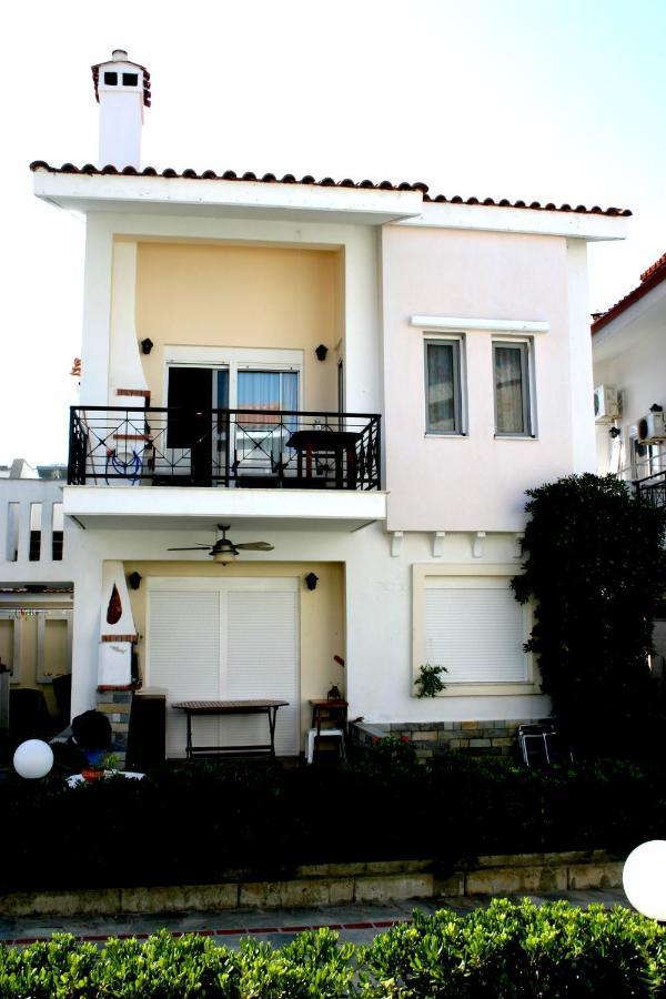 Just 20 Meters From The Beach Торони Экстерьер фото